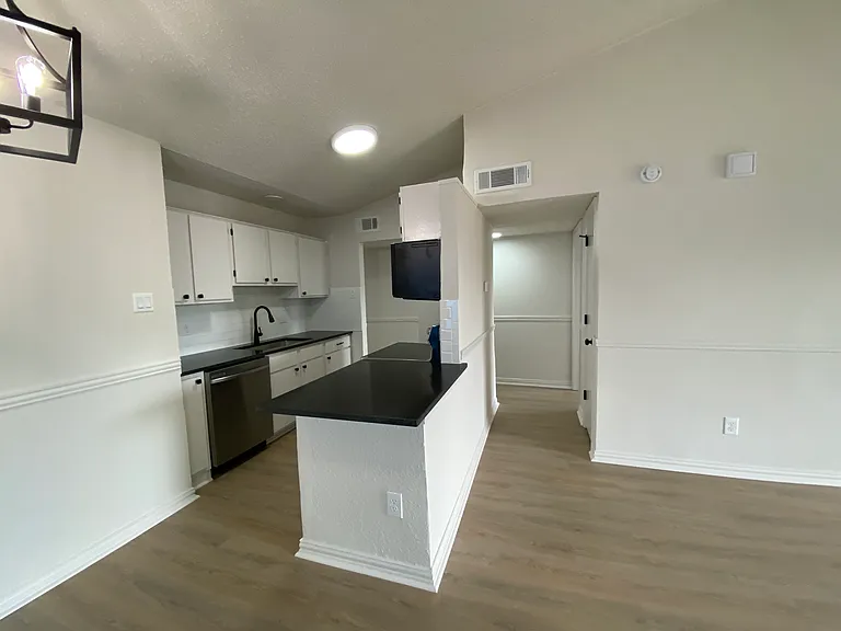 10355 Limestone Dr — Photo 3