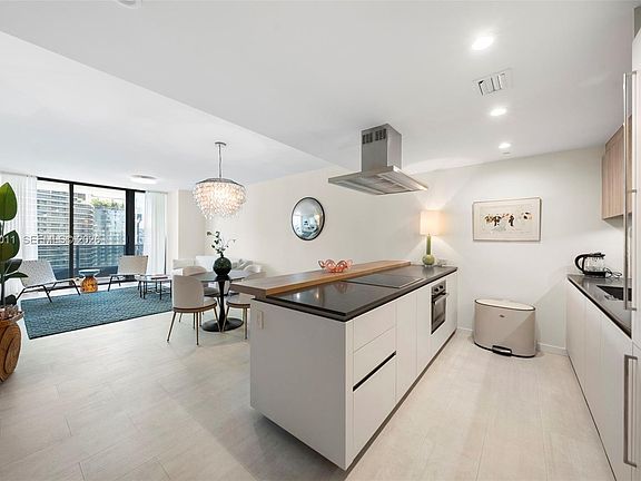 2nd image of 1000 Brickell Plz #4014