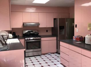 5636 210th St, Oakland Gardens, NY 11364