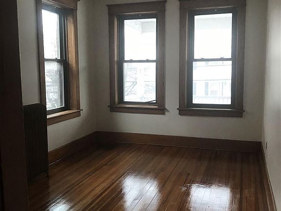 3rd image of 171 Saratoga Ave