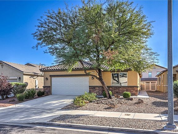 2nd image of 936 Aspen Cliff Dr