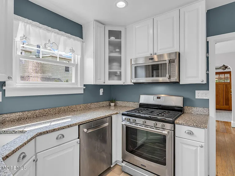 706 E St — Photo 18
