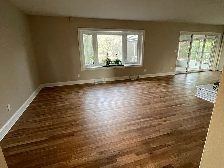 3212 Charing Cross Rd — Photo 18