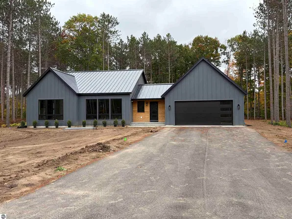 1751 Cascade Trl, Traverse City, MI 49685