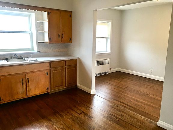 3rd image of 21 Cox Ave #2