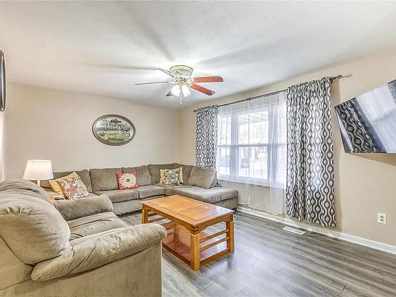 5th image of 23 Wilson Park Dr