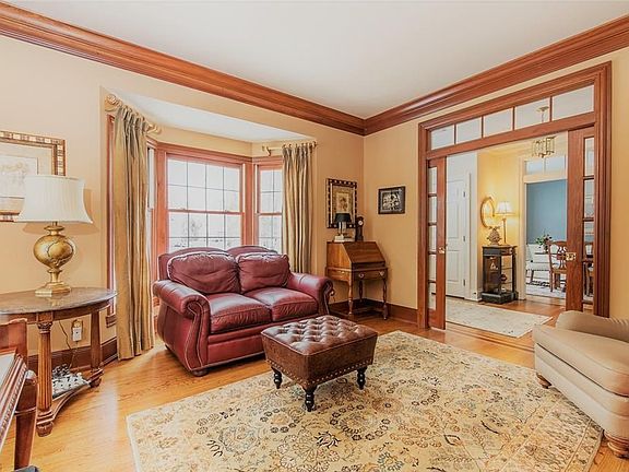 3rd image of 529 Manor Brook Dr
