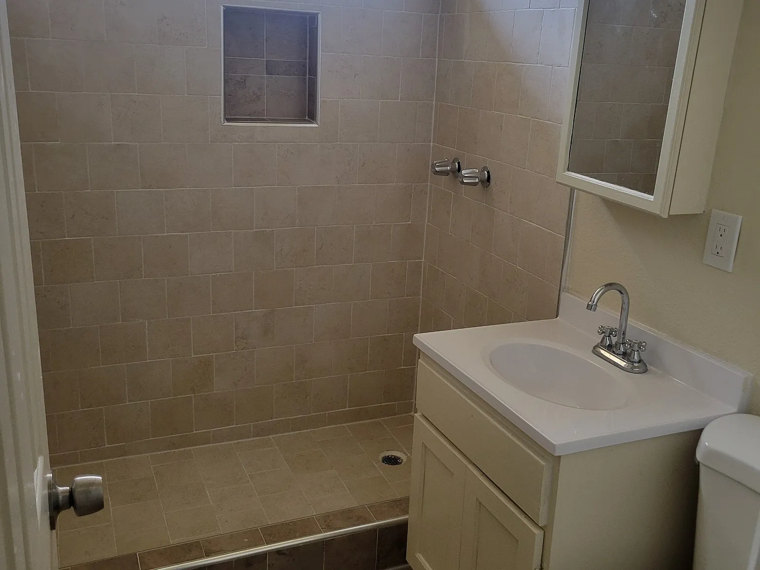1 bed, $1,700 — Photo 4