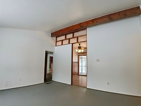 2nd image of 2887 Shelly Rd