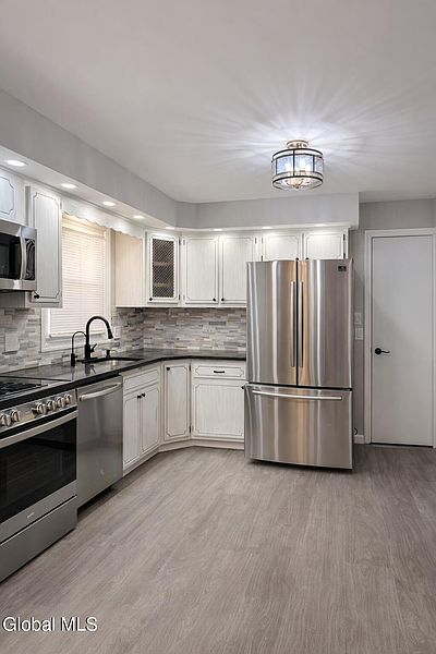 5th image of 370 Partridge Street