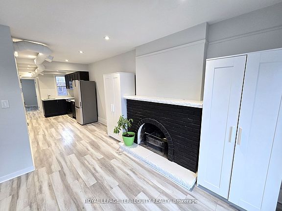 4th image of 1037 Bathurst St #3