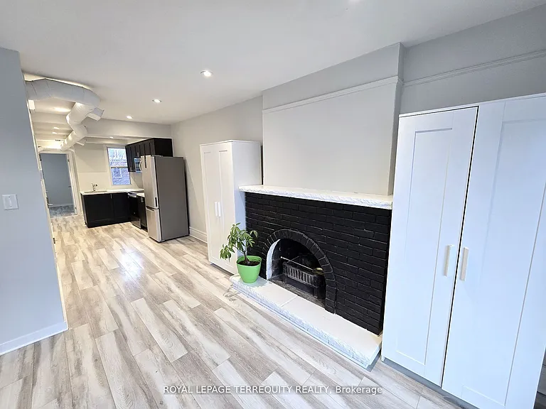 1037 Bathurst St #3 — Photo 4