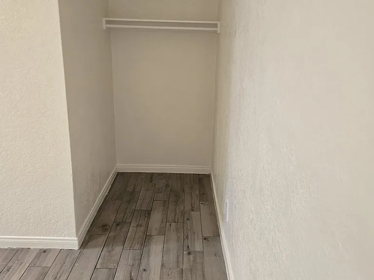 139 W Manchester Blvd #6 — Photo 2