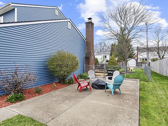 3rd image of 1110 Hepplewhite St