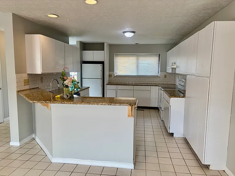 3660 Walden Dr — Photo 3