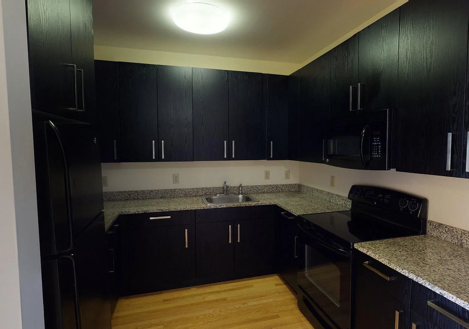 Broad Street Apartments — Photo 1