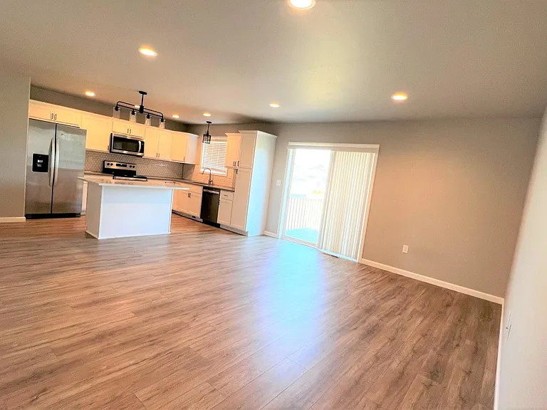 800 Cathy Dr W — Photo 8