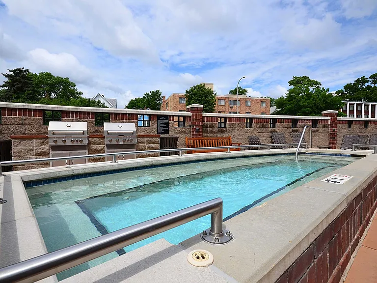 308_University Commons_Exterior_Hot Tub_01_web