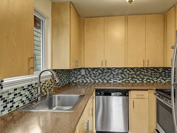 3rd image of 527 N 104th St