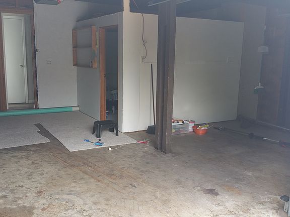 1.5 Garage & Laundry Room