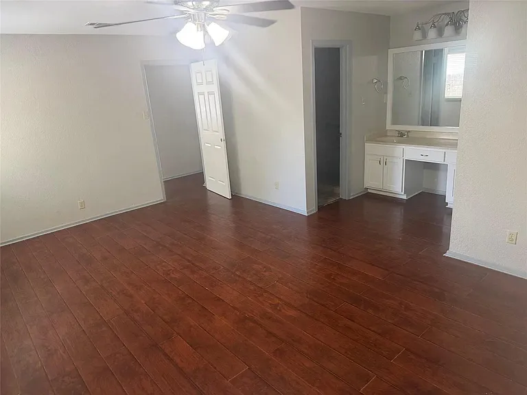7604 Bender Dr — Photo 17