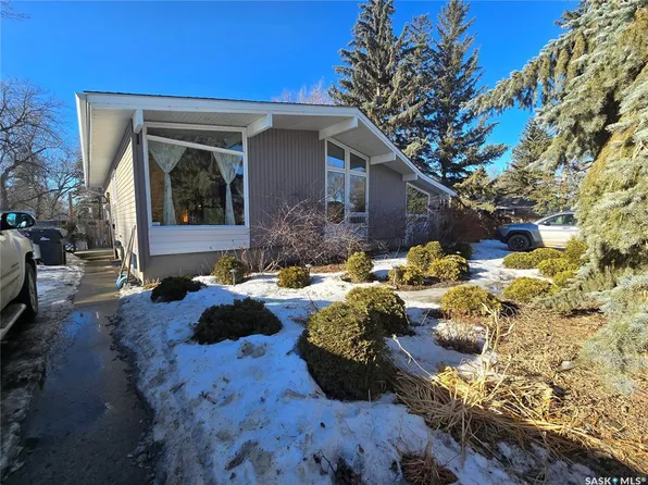 531 Scott STREET, Weyburn, SK S4H 1T2