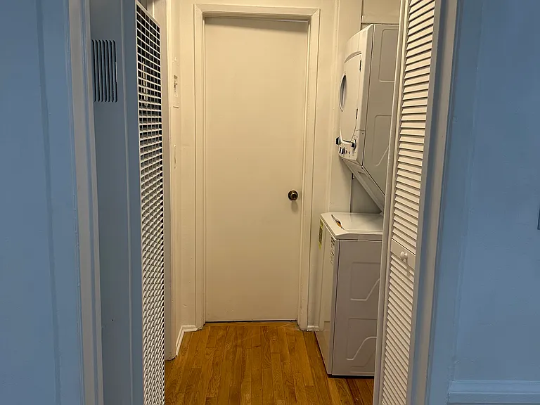 221 N Swall Dr — Photo 10