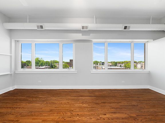 3rd image of 4751 N Artesian Ave APT 401