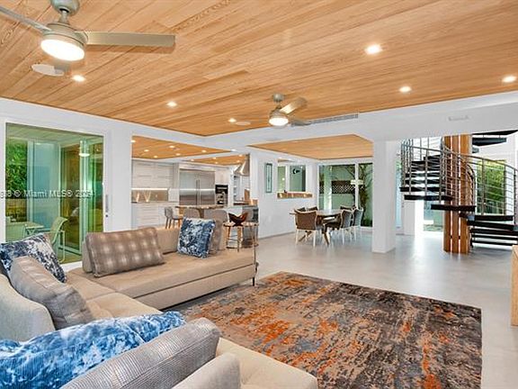 4th image of 2475 S Bayshore Dr #0