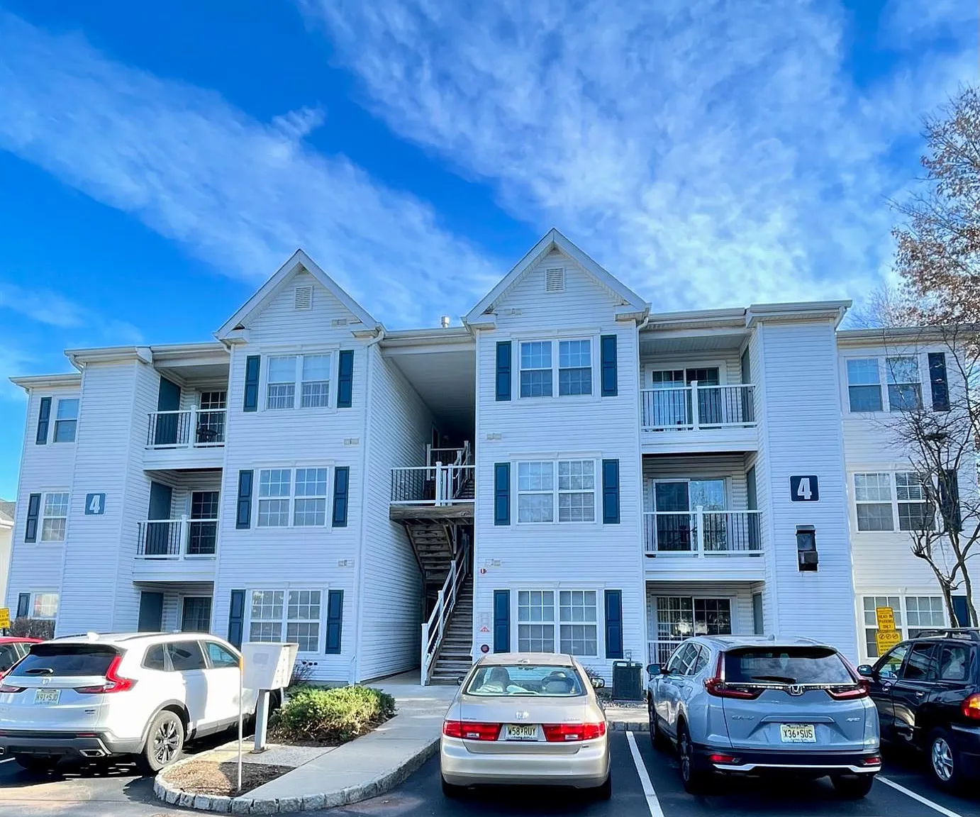 2 bed, 2.0 bath, 1034 sqft, $2,500 — Photo 2