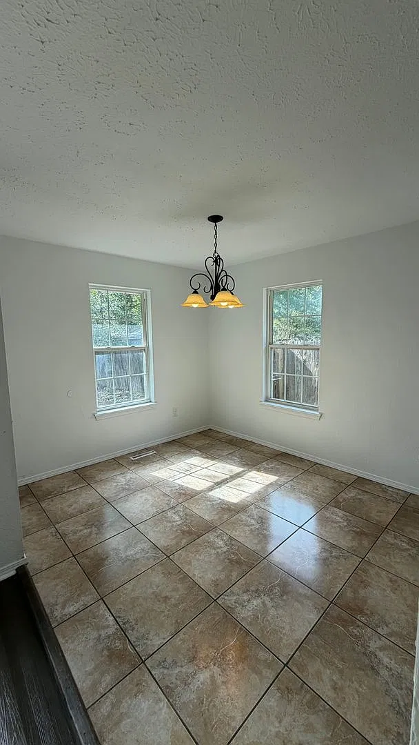 Beautiful 3 bedroom 2 bathroom 2 car garage in Willard Schools! — Photo 4
