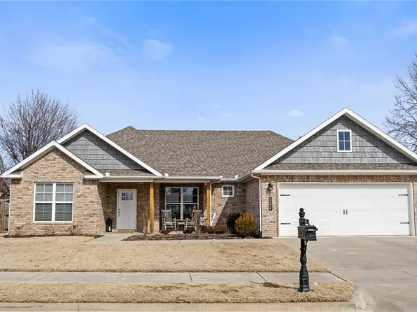 1813 Woodhause Cir, Pea Ridge, AR 72751