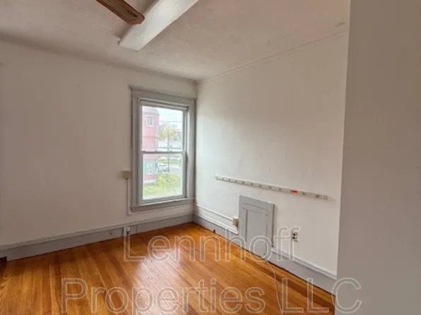 308 Pawtucket St #5, Lowell, MA 01854