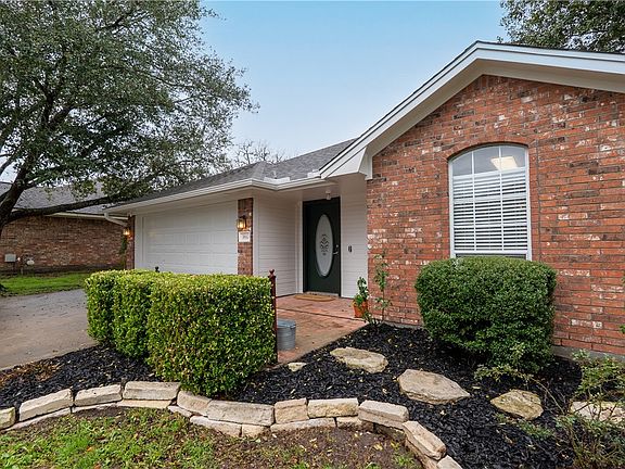 3rd image of 3810 Stony Creek Ln