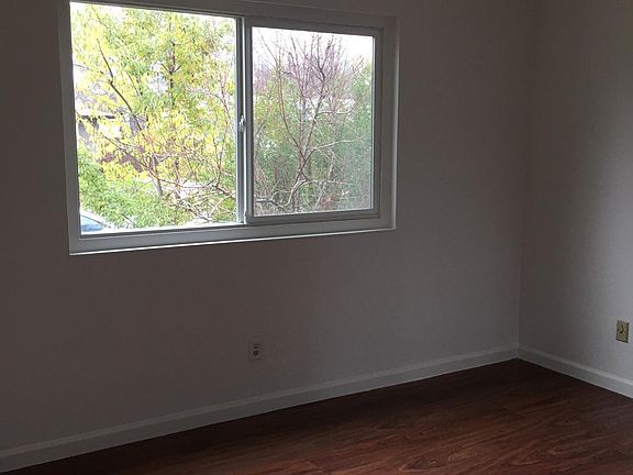 4th image of 282 Meadowood Ln