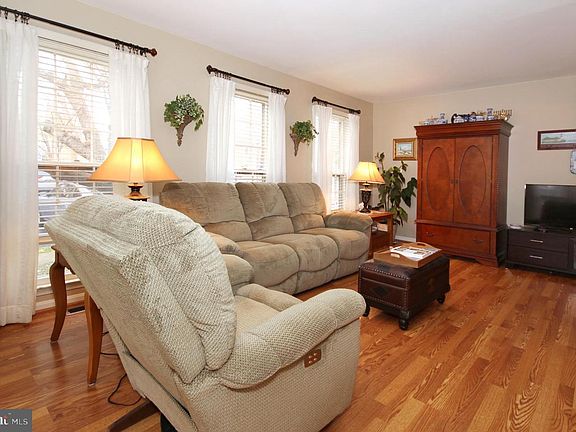 4th image of 3880 Bradwater St