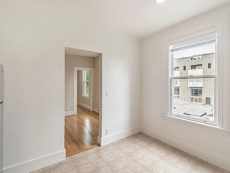 435 Hayes Apartments — Photo 7