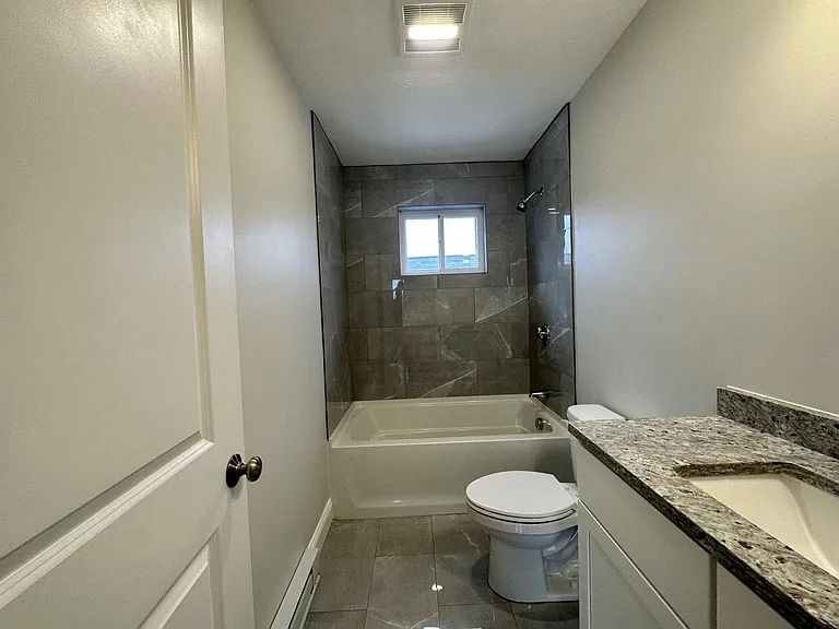 415 Danforth St #3 — Photo 6