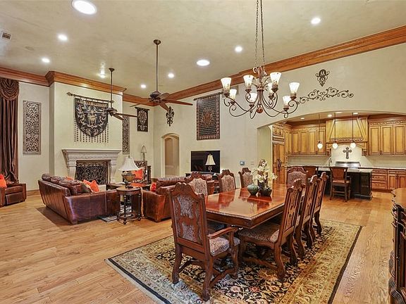 2nd image of 3901 Fox Glen Dr