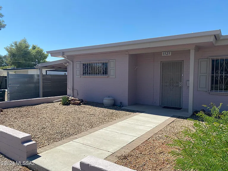 1529 N Dodge Blvd — Photo 3