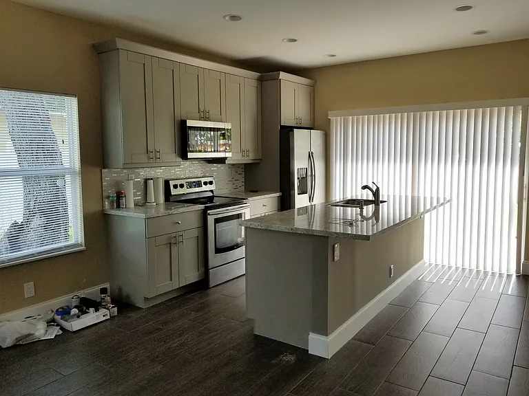 1576 NW 6th Ave — Photo 2