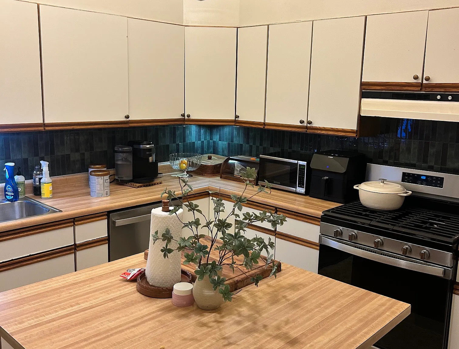 4 bed, 2600 sqft, $5,900 — Photo 4