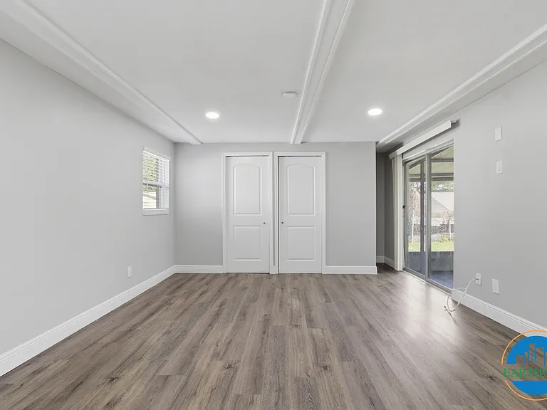 8609 Chinaberry Dr — Photo 6