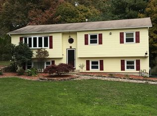 4 Skylane Ct, Airmont, NY 10901