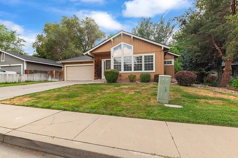 8281 Dixon Ln photo 1