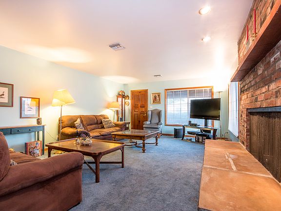 Large Spacious living room