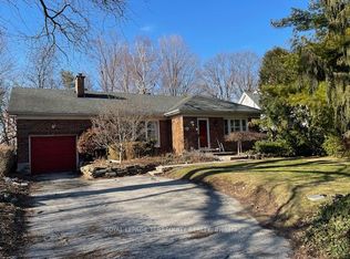 425 River Side Dr, Oakville, ON L6K3N6