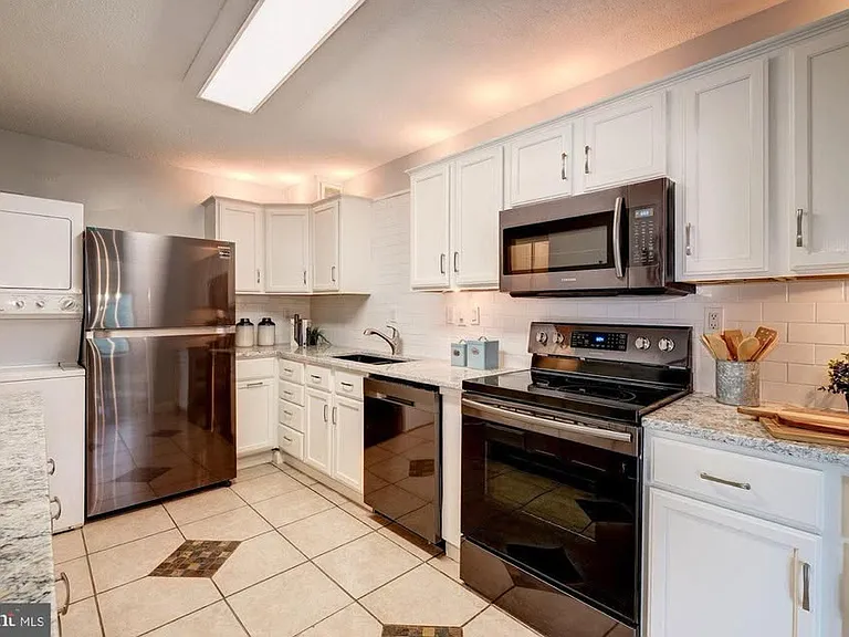 203 Yoakum Pkwy #821 — Photo 12