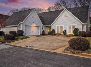 139 Forest Lake Dr, Simpsonville, SC 29681