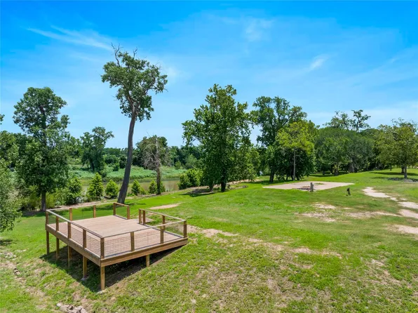 950 Robson St, Columbus, TX 78934